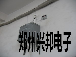 溝槽式廁所節(jié)水器在鄭州二七區(qū)長(zhǎng)江東路小學(xué)安裝現(xiàn)場(chǎng)